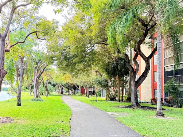 2206 S Cypress Bend Dr APT 508, Pompano Beach, FL 33069