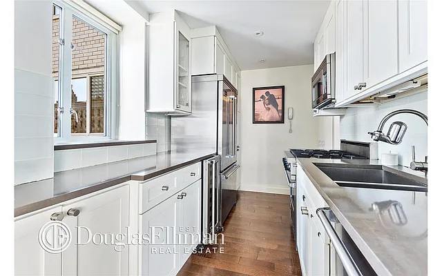 Sold by Douglas Elliman | media 22