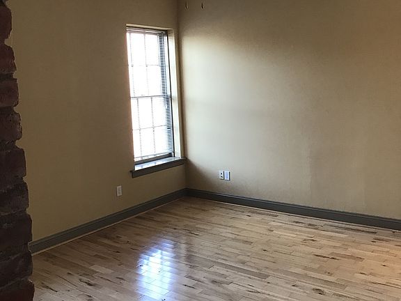 5th image of 321 W Franklin St #16