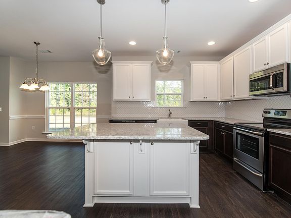 Blackbeard - Kitchen with Chef s Island Ernest Homes