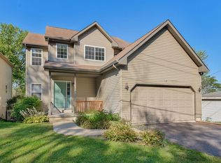 732 Robertson Rd, South Elgin, IL 60177