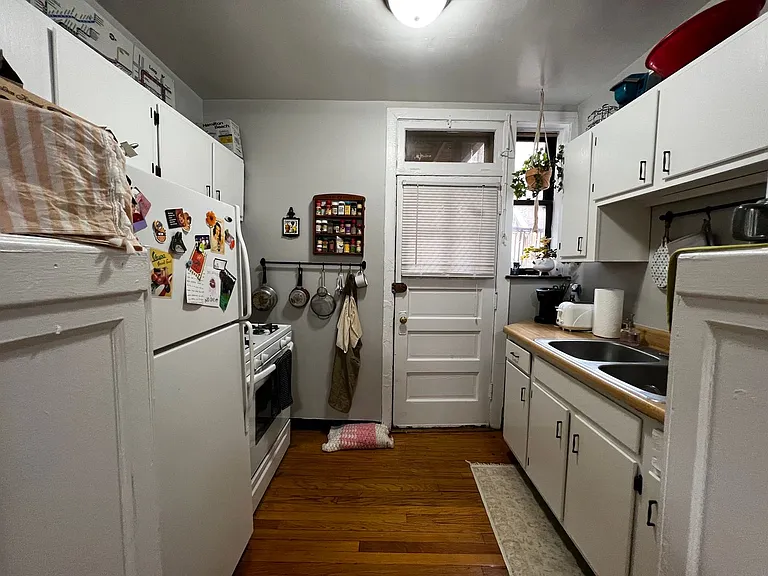 1056 W Cornelia Ave #2 — Photo 8