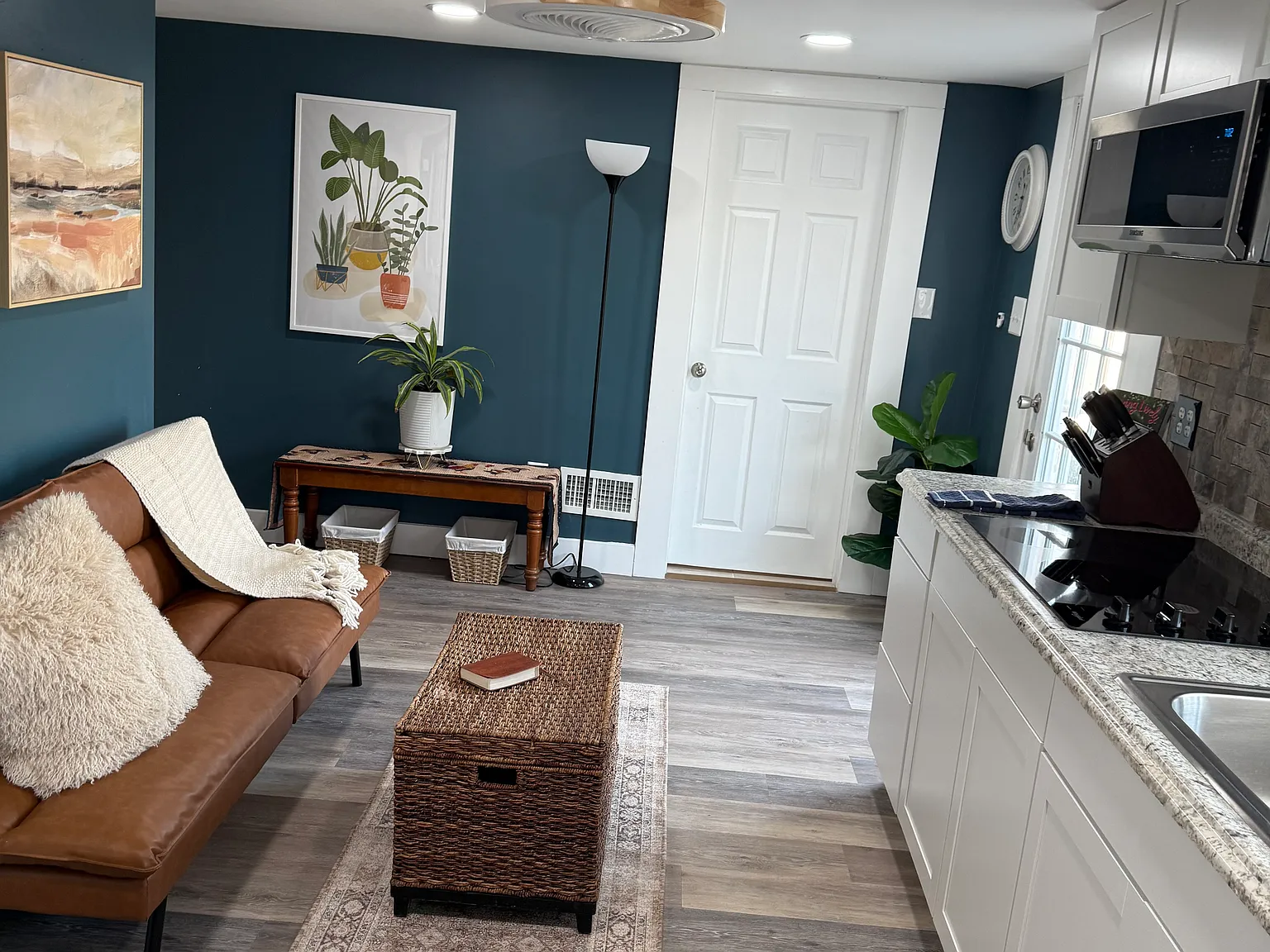 2 bed, 600 sqft, $2,100 — Photo 1