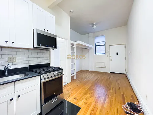 283 E 7th St #1C Photo 1