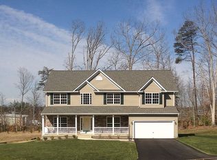 20 Towering Oaks Dr, Fredericksburg, VA 22405