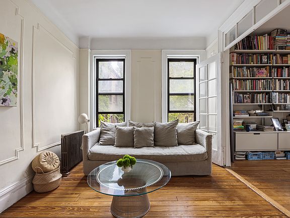 3rd image of 224 E 11th St APT 14