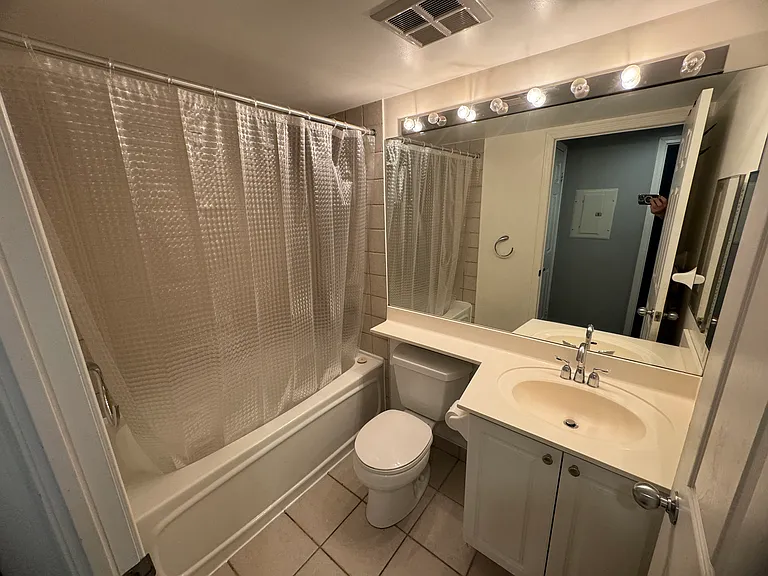 28 Harrison Garden Blvd #25 — Photo 11