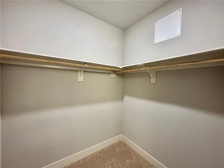 915 NE Heights Ln — Photo 21