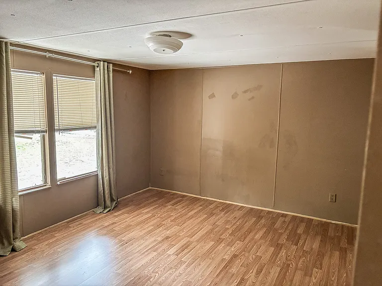 313 NW Park Dr — Photo 4