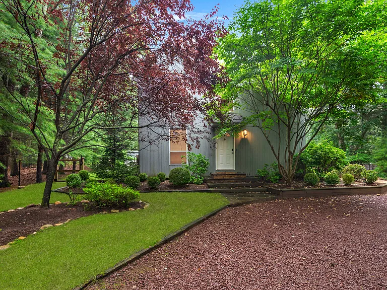 44 Montauk Ave — Photo 16