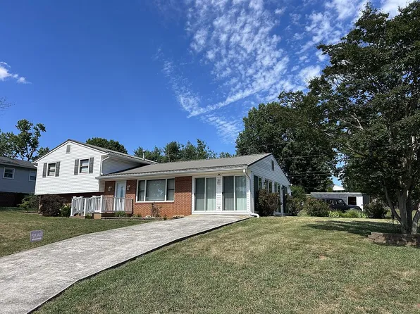 5605 Oakland Blvd, Roanoke, VA 24019