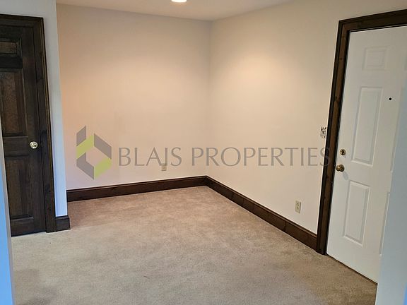 Breakfast Nook / Office Area