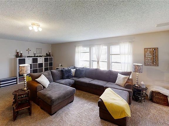 5th image of 941 Runnymede Dr