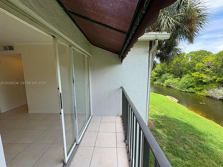 1141 Lake Victoria Dr #F — Photo 21
