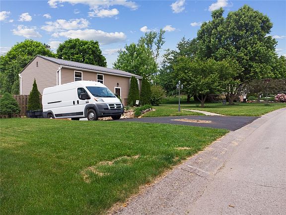 5th image of 598 Joan St