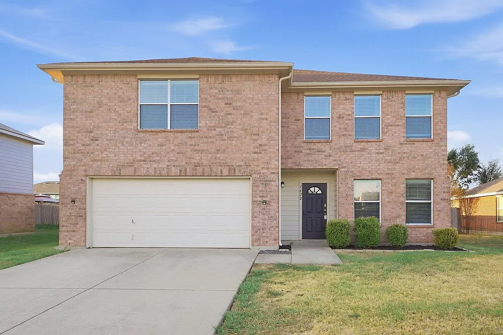 4 bed, 2.5 bath, 2290 sqft, $2,215 — Photo 1
