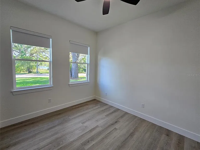 106 Lake Dr — Photo 16