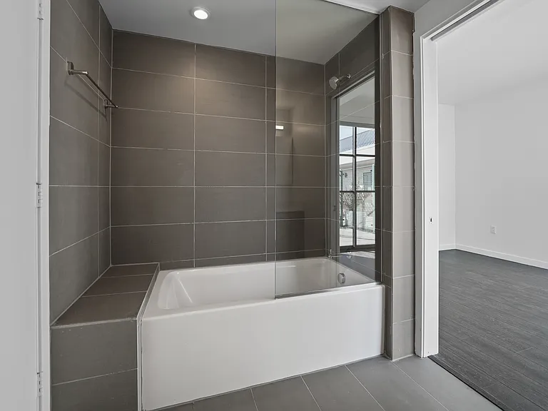 5800 Harold Way — Photo 21