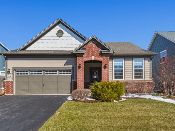 44 Pacific Ave, Hawthorn Woods, IL 60047