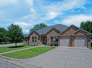 720 Madeline Ct, Azle, TX 76020