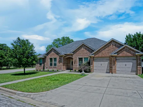 720 Madeline Ct, Azle, TX 76020