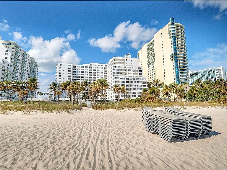 5005 Collins Ave #1523 — Photo 39