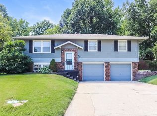 2225 SW Keystone Pl, Blue Springs, MO 64014