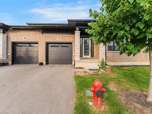 2nd image of 550 Grey St #11
