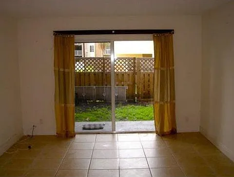 2 bed, 900 sqft, $2,200 — Photo 4