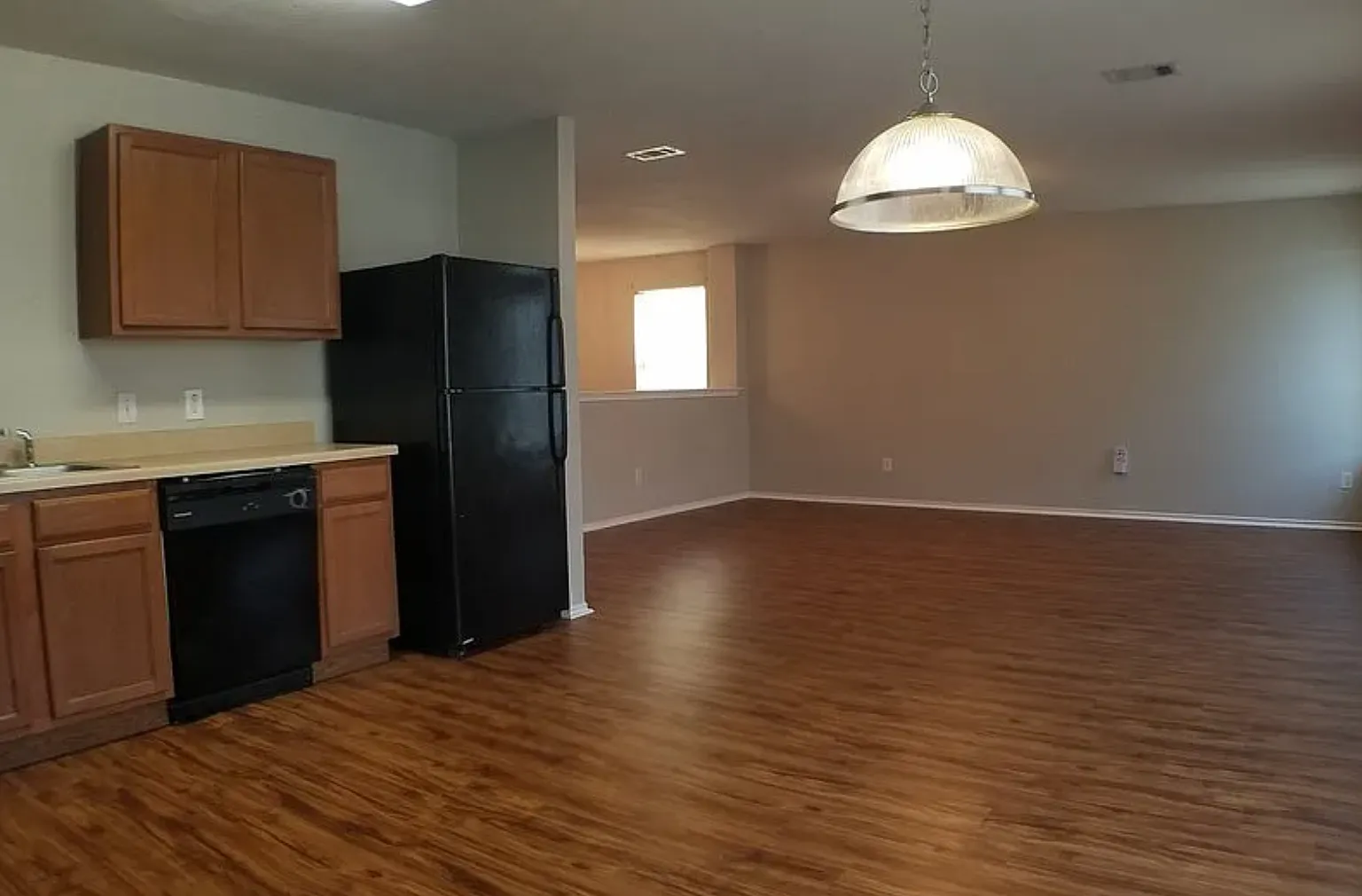 4 bed, 3.5 bath, 2322 sqft, $2,200 — Photo 3