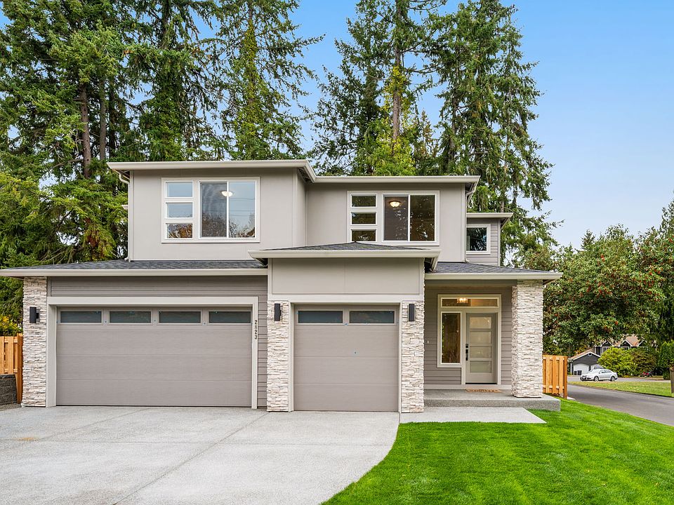 Front exterior of home. Large front yard with a fully fenced back yard and a huge 3 car garage.