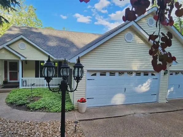 1497 S Lake Sherwood Dr, Lake Sherwood, MO 63357
