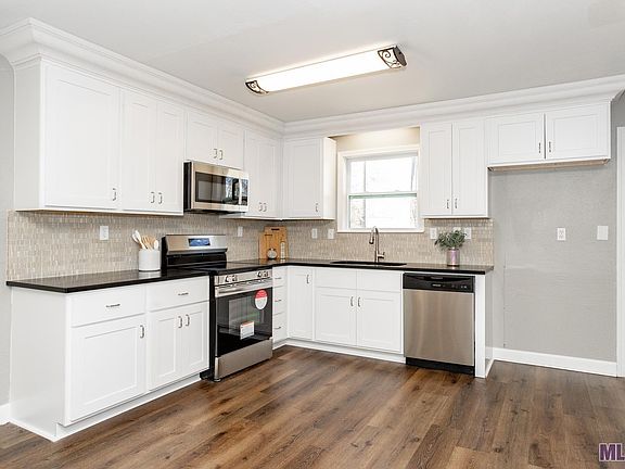 5th image of 10431 Wade Dr