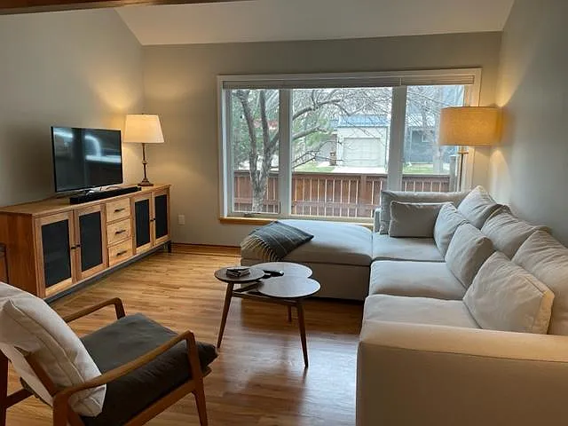 763 Cottage Ln — Photo 3