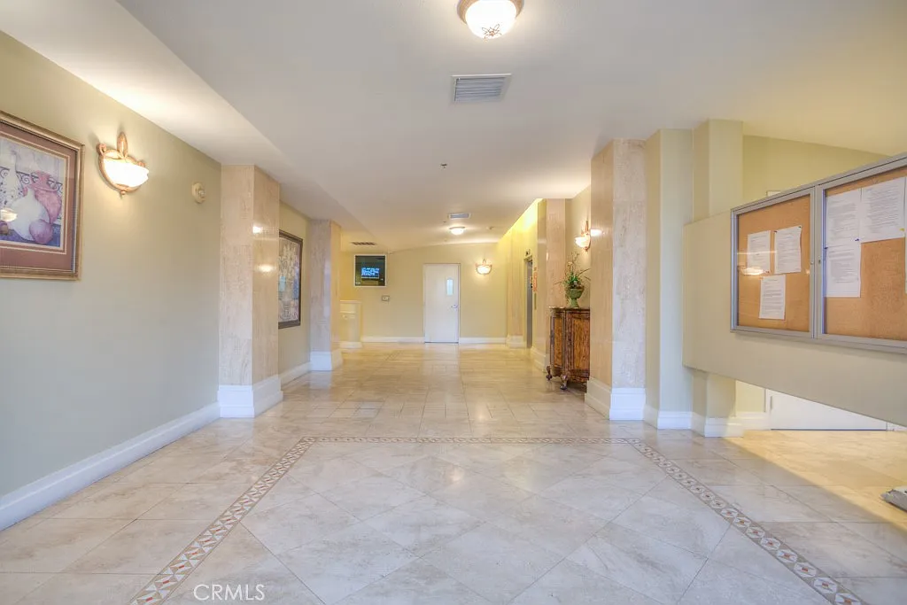 2 bed, 740 sqft, $2,495 — Photo 3