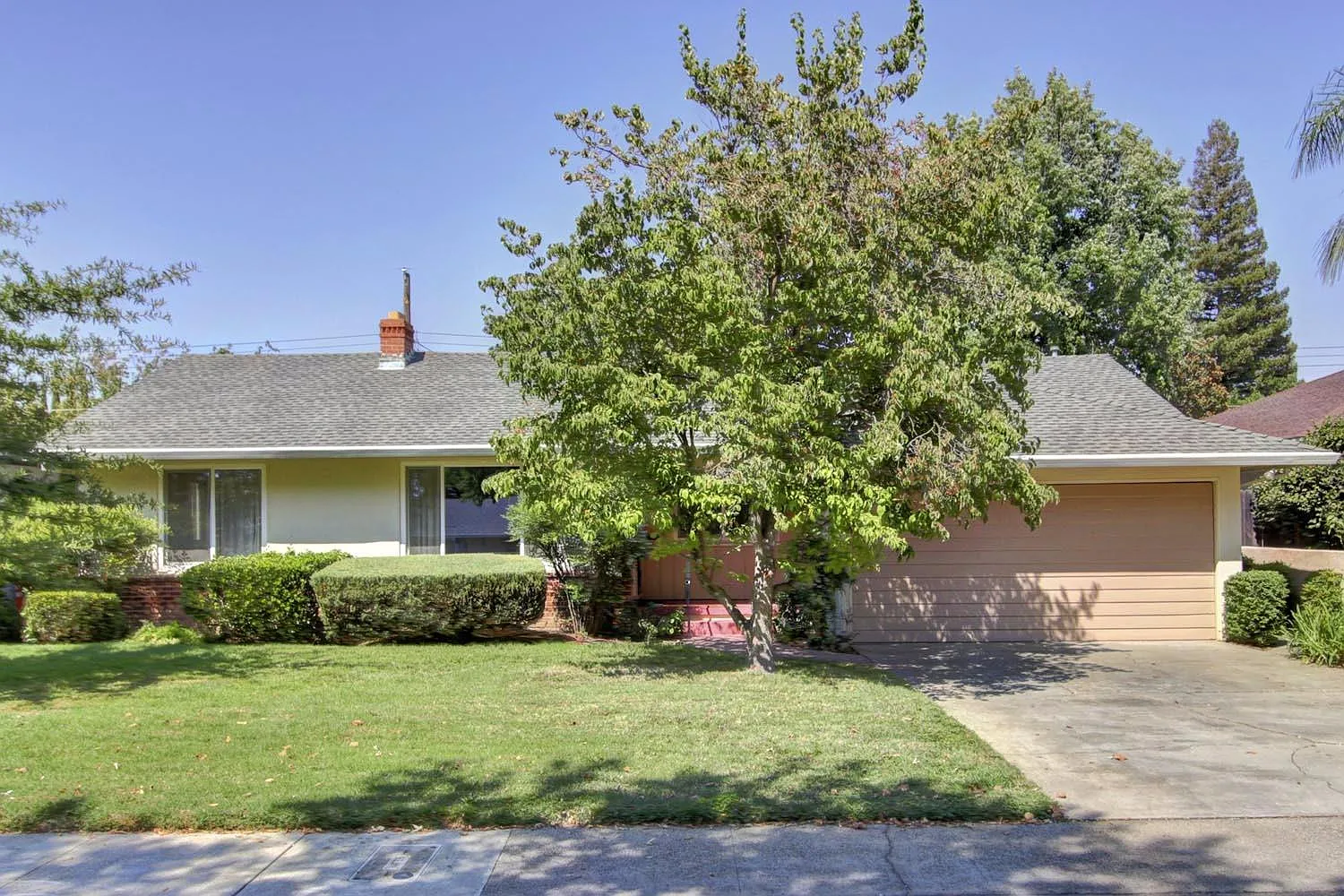 2031 Stover Way photo 1