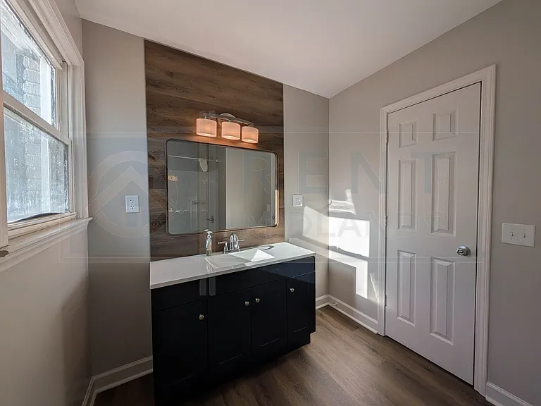 2307 Vine St — Photo 18