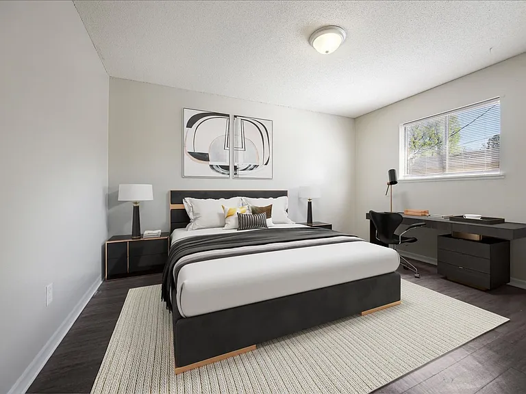 Holmes Pointe Apartments — Photo 14