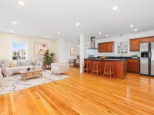 58 Sutton St APT 6, Providence, RI 02903