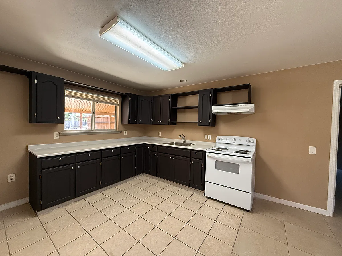 Building Photo - 2711 Villa Ave #B