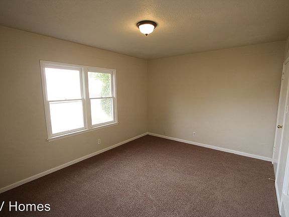 5th image of 4326 E Brentwood Ave
