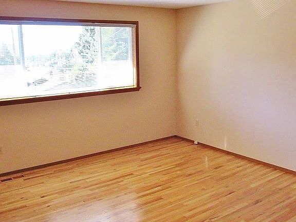 5th image of 494 NE Vena St