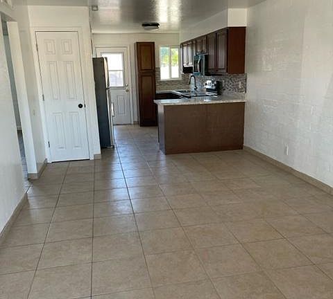 4th image of 1355 W Garden Cir