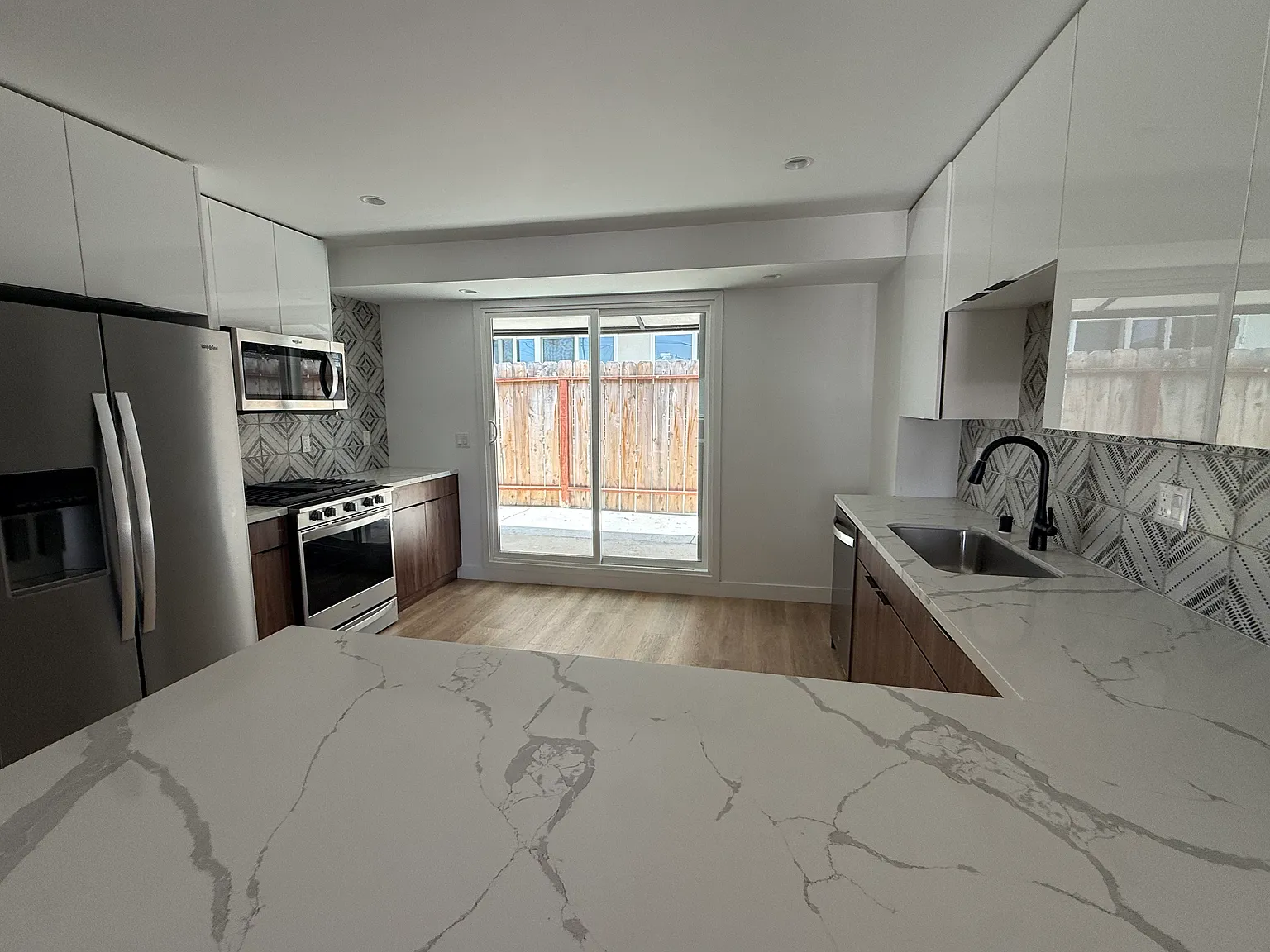 4 bed, 1200 sqft, $4,850 — Photo 4