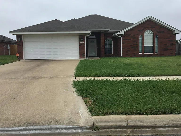 4205 Capri Dr — Photo 1