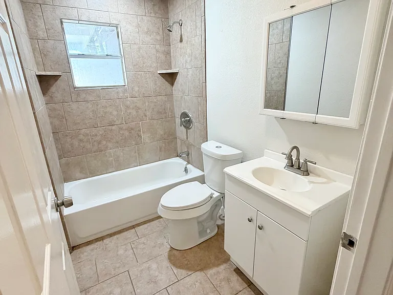 526 E Palfrey St — Photo 7