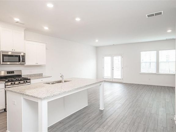 5th image of 1092 Edwin Ln