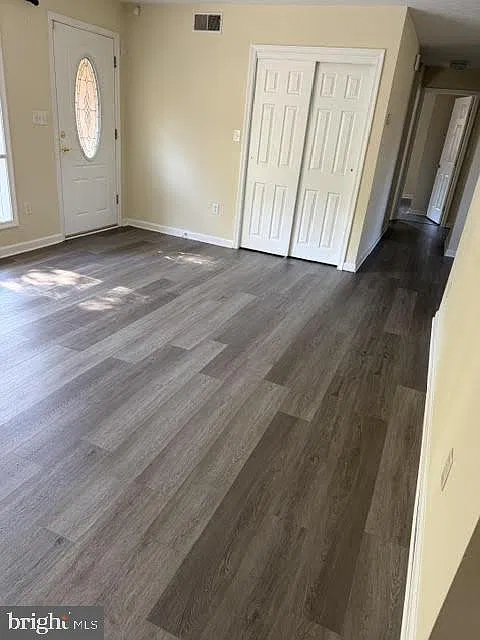 4 bed, 2.0 bath, 2366 sqft, $2,100 — Photo 4