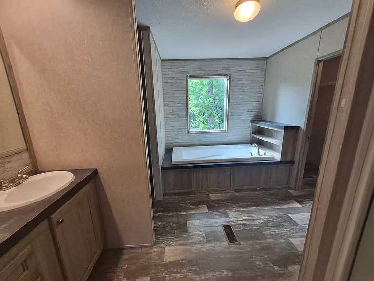 Oak Tree Dr — Photo 4