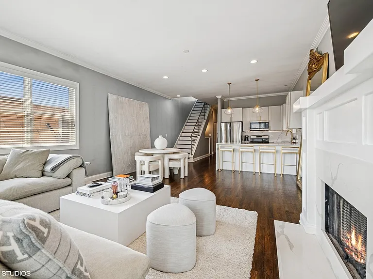 2440 W Cortez St #3 — Photo 6